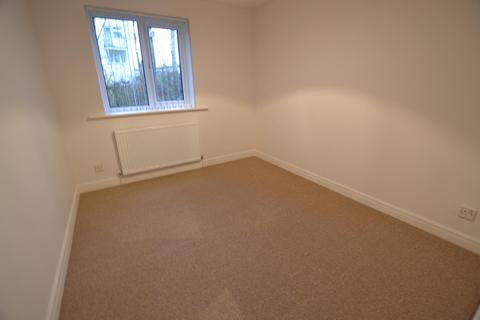 2 bedroom flat to rent, Home Farm Avenue, Macclesfield SK10