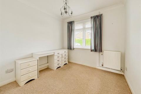 5 Poplar Grove, Burnham-on-crouch, CM0 8RJ