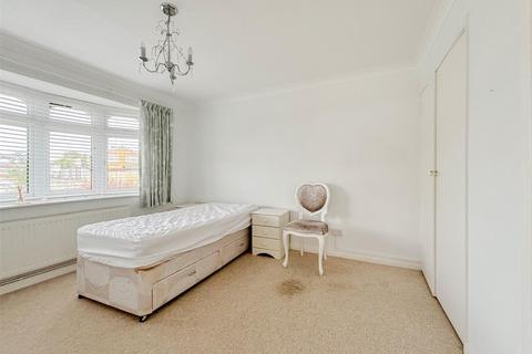 5 Poplar Grove, Burnham-on-crouch, CM0 8RJ