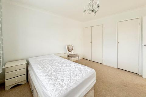 5 Poplar Grove, Burnham-on-crouch, CM0 8RJ