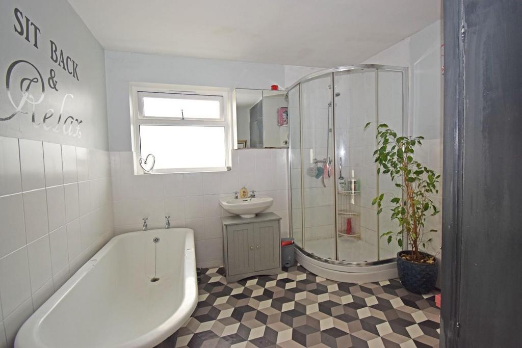 Orchard House, bathroom 1.jpg