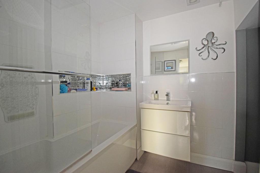 Orchard House, bathroom 2.jpg