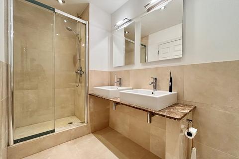 15 Limewood Close, Beckenham, BR3 3XW