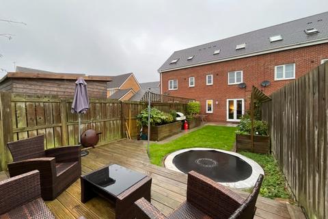 4 bedroom semi-detached house for sale, Bicester Grove, Hebburn, Tyne and Wear, NE31