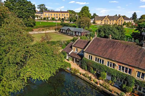 4 bedroom end of terrace house for sale, Blockley, Moreton-in-Marsh, Gloucestershire. GL56 9DN