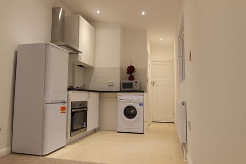 Studio to rent, Birchen Grove, London NW9