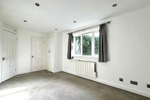 25 Ranyard Close, Chessington, KT9 1HR