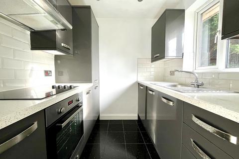 25 Ranyard Close, Chessington, KT9 1HR