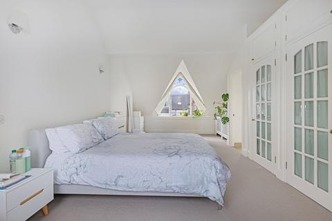 12 Southwood Avenue, London, N6 5RZ