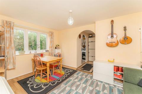 35 Waddington Close, Enfield, EN1 1NB