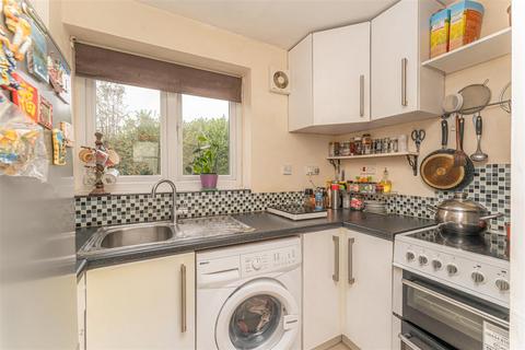35 Waddington Close, Enfield, EN1 1NB