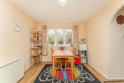 35 Waddington Close, Enfield, EN1 1NB