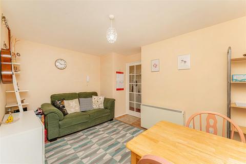 35 Waddington Close, Enfield, EN1 1NB