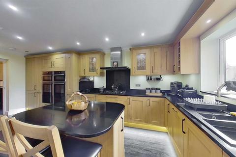 5 bedroom detached house for sale, Bletchley