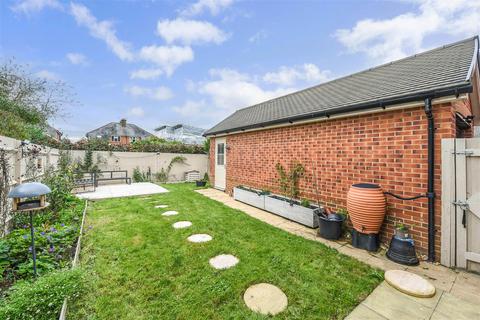 3 bedroom semi-detached house for sale, Weald Way, Petersfield