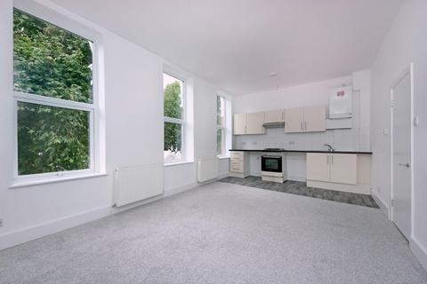 1 bedroom flat for sale, The Avenue, London