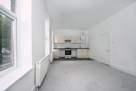 1 bedroom flat for sale, The Avenue, London