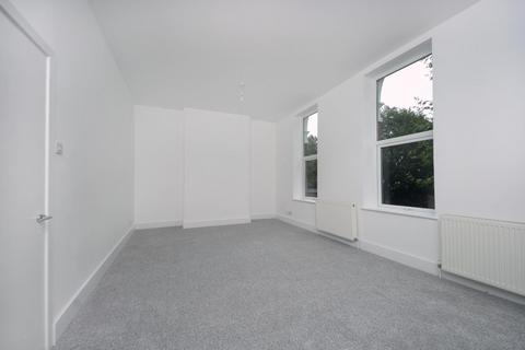 1 bedroom flat for sale, The Avenue, London