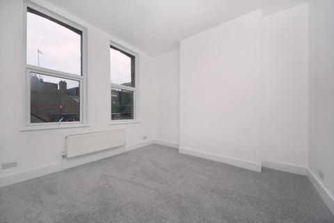 1 bedroom flat for sale, The Avenue, London