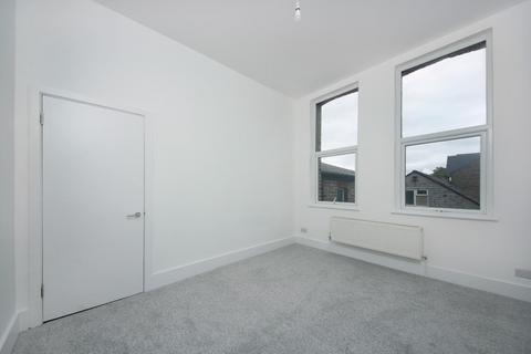 1 bedroom flat for sale, The Avenue, London