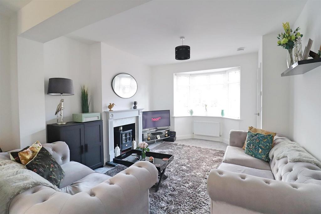 Park Drive, Braintree 2 bed terraced house for sale £325,000