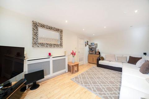 3 bedroom end of terrace house for sale, Magpie Place, Watford WD25