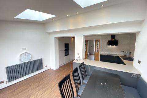 11 Camberwell Way, Royton, Oldham, OL2 5TL