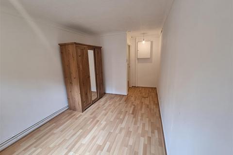 2 bedroom flat to rent, Eastney Road, Croydon