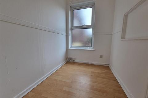 2 bedroom flat to rent, Eastney Road, Croydon