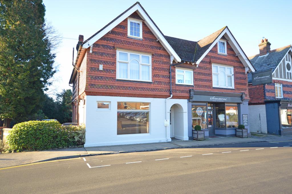 Crossways Road, Grayshott, Surrey, GU26 2 bed apartment to rent £