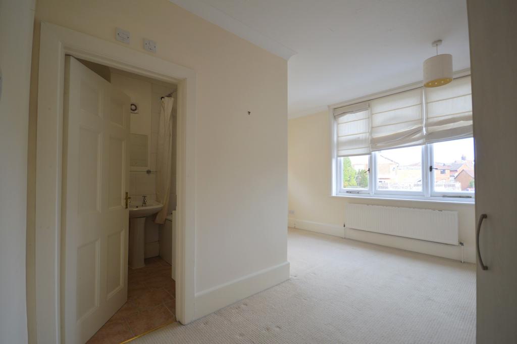 Crossways Road, Grayshott, Surrey, GU26 2 bed apartment to rent £