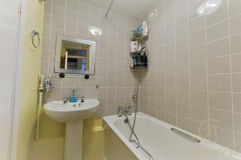 2 bedroom flat for sale, Lexden Road, LONDON W3