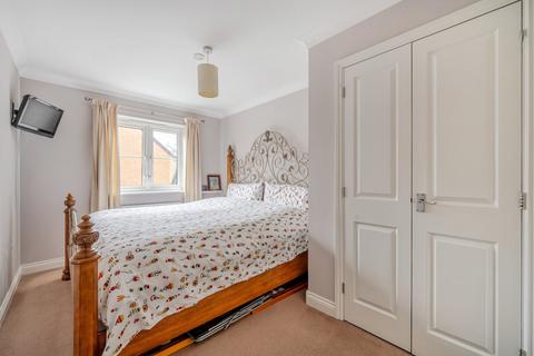 2 bedroom flat for sale, Laura Close, Compton, Winchester, Hampshire, SO21