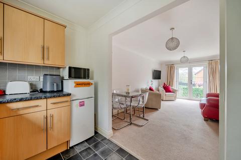 2 bedroom flat for sale, Laura Close, Compton, Winchester, Hampshire, SO21