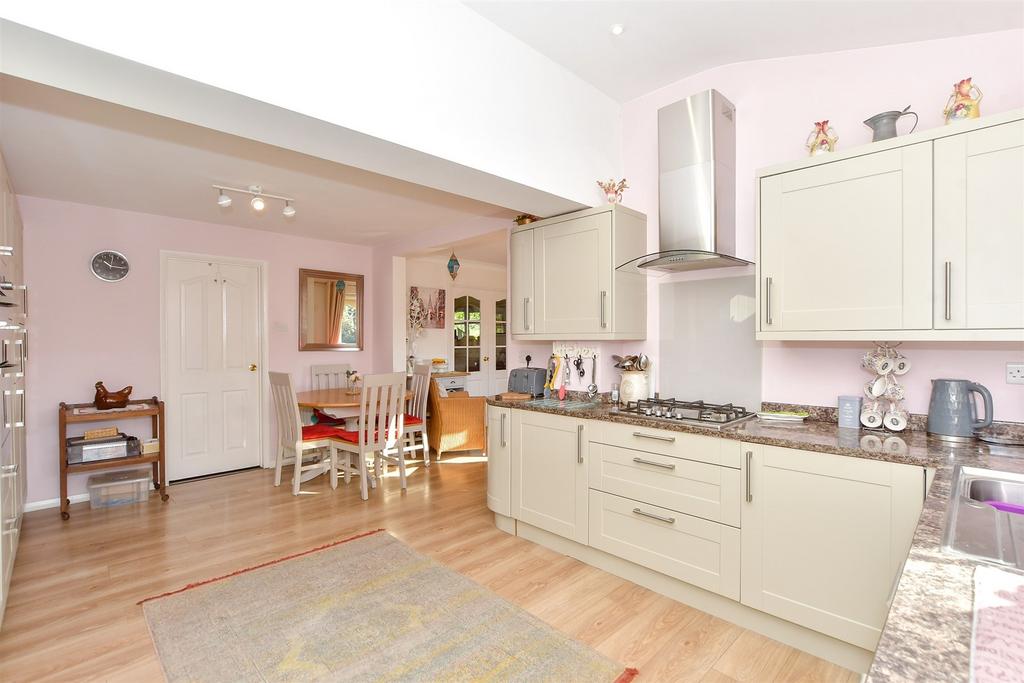 Kitchen/Dining Area