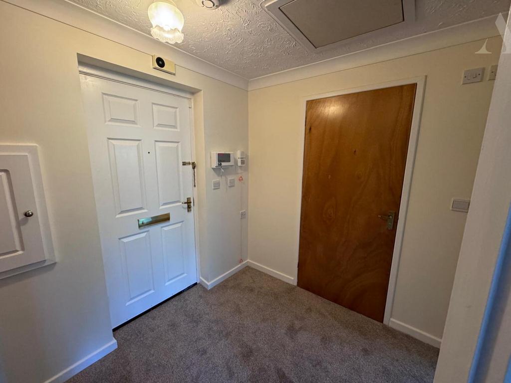 47 Barons Court - Hallway