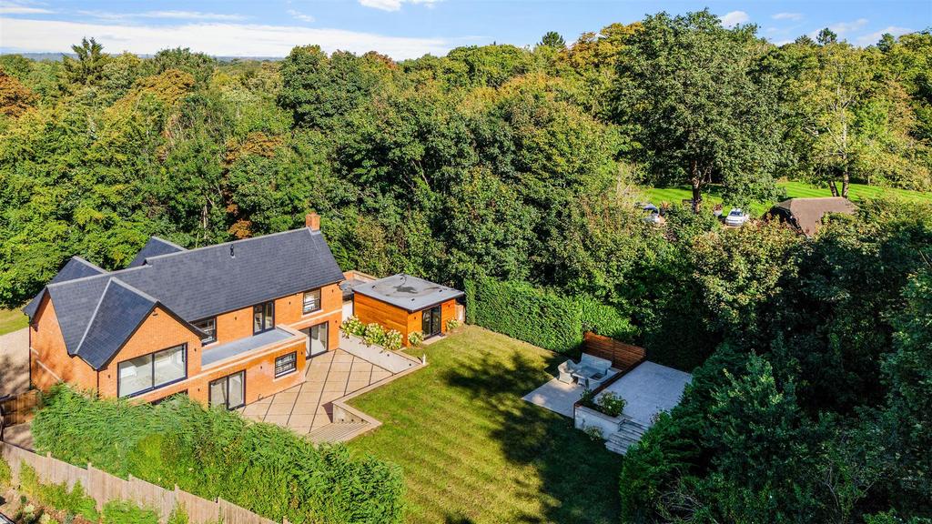 CUNLIFFE CLOSE, 1 DRONE (10).jpg