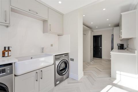 1 Cunliffe Close, Headley, Epsom, KT18 6EG