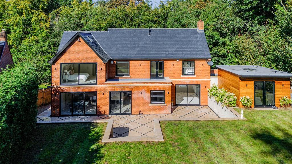 CUNLIFFE CLOSE, 1 DRONE (12).jpg