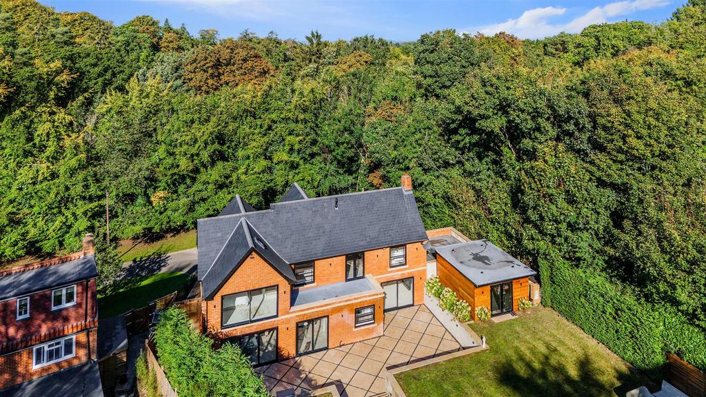 CUNLIFFE CLOSE, 1 DRONE (9).jpg