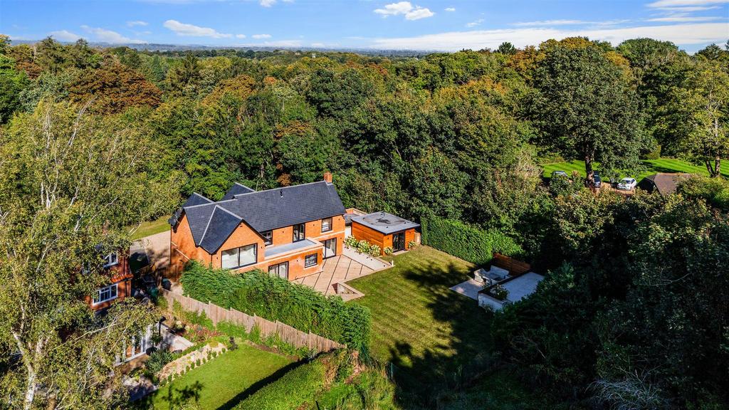 CUNLIFFE CLOSE, 1 DRONE (11).jpg