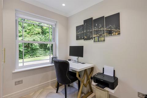 1 Cunliffe Close, Headley, Epsom, KT18 6EG