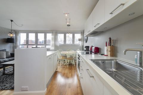 2 bedroom flat for sale, Semley Place, London SW1W