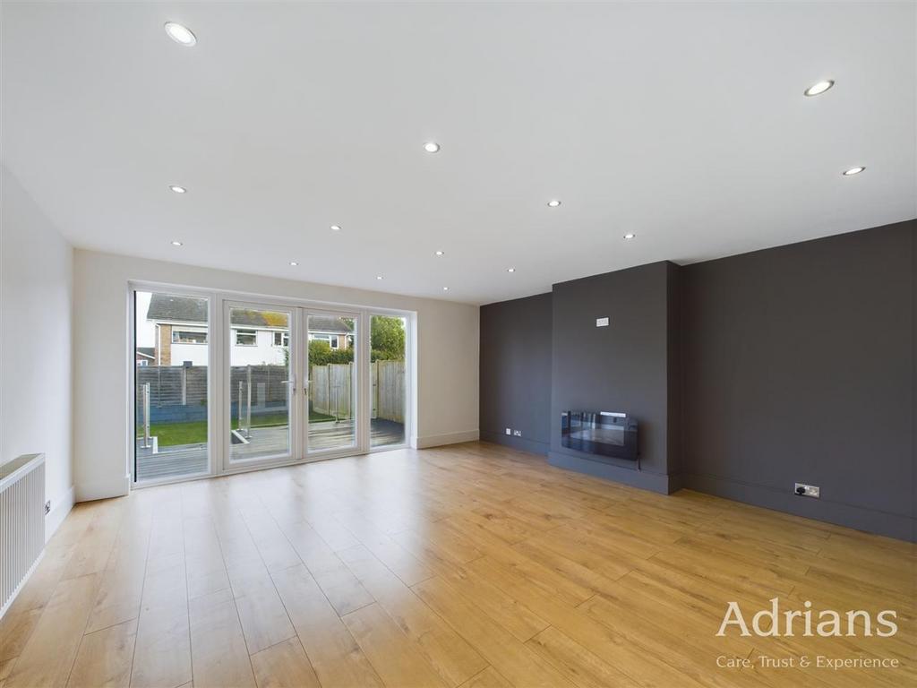 Well Lane, Chelmsford 3 bed semidetached house for sale £450,000