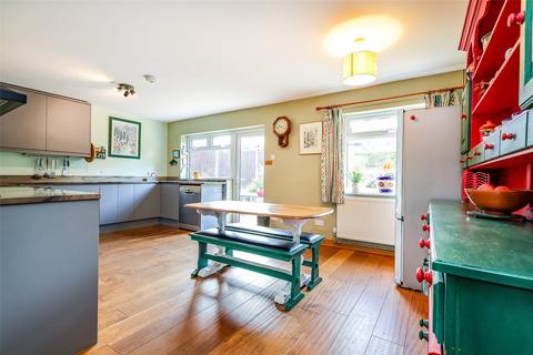 18 Chestnut Close, Liphook, GU30 7JA