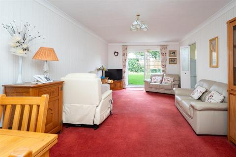 2 bedroom apartment for sale, Hove Gardens, Sutton