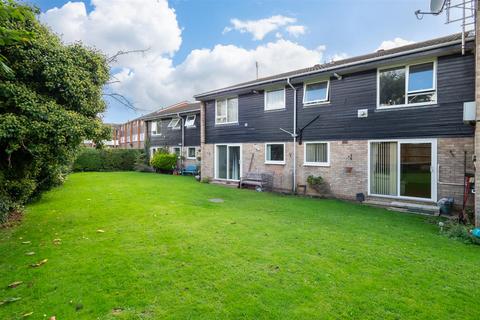 9 Hove Gardens, Sutton, SM1 3EZ