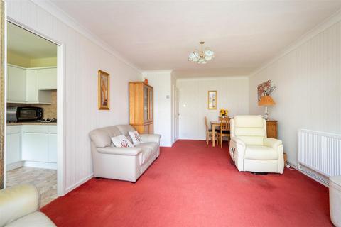 9 Hove Gardens, Sutton, SM1 3EZ