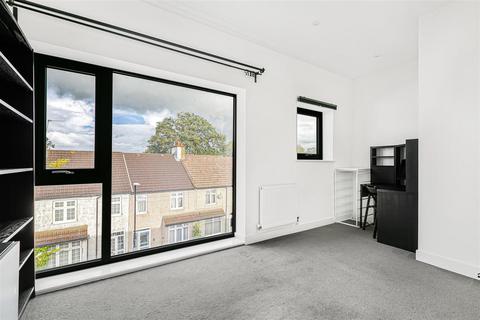 15c Vale Road, Sutton, SM1 1QH