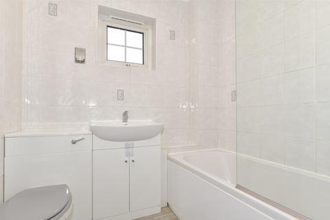 71 Gill Avenue, Wainscott, Rochester, ME2 4SD